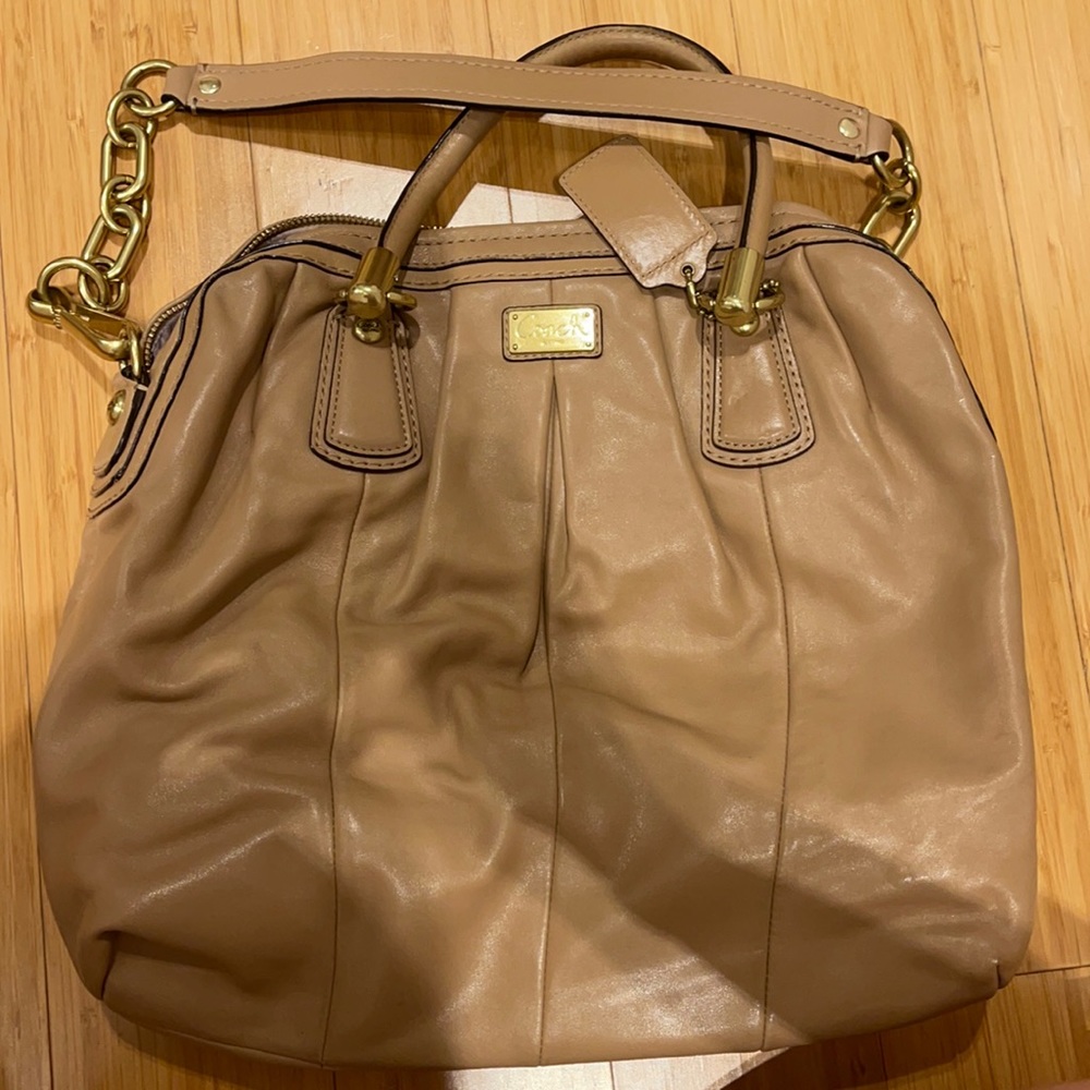 COACH purse , like new . MOVING SALE!